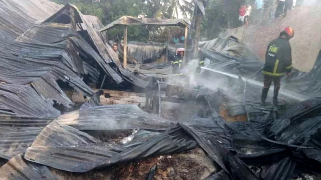 নারায়ণগঞ্জে পলিথিন কারখানায় আগুন